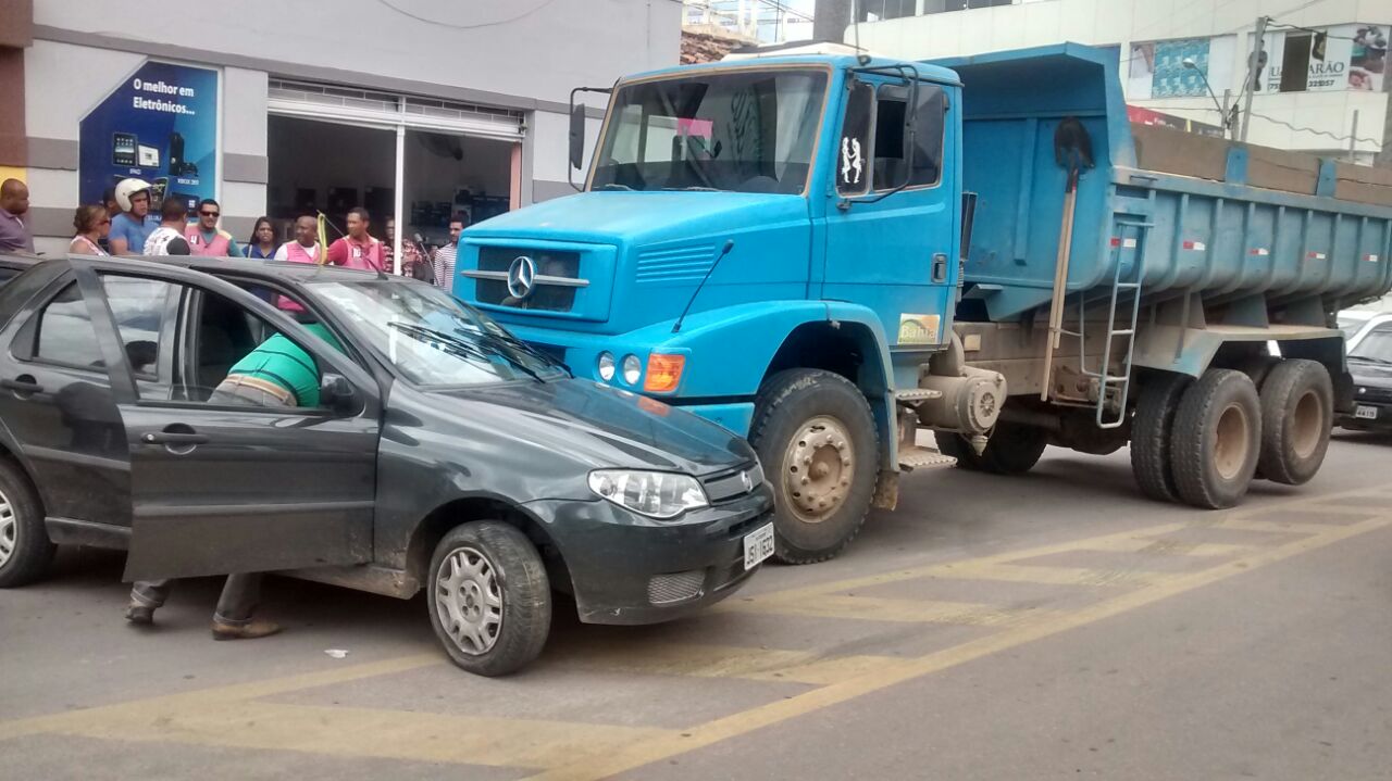 Acidente para o transito no centro de Itaberaba na manhã desta segunda-feira