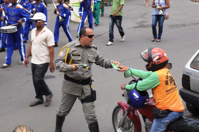 Palestras e blitzes educativas foram realizadas em Itaberaba durante a Semana Nacional do Trânsito