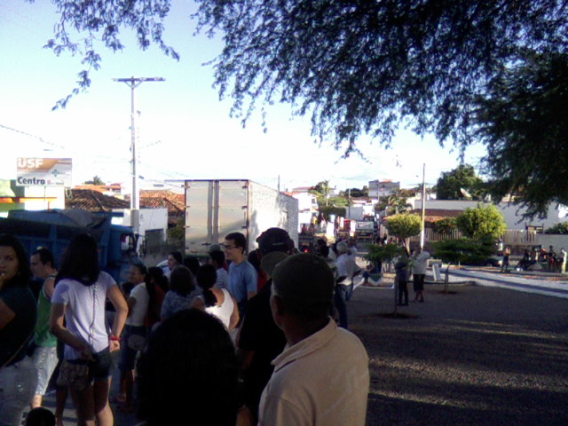 concurseiros reclamam de carreata na hora da prova do concurso da prefeitura de Itaberaba