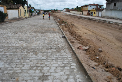 Calçamento das Avenidas Rio de Janeiro e Lauro Farany em Itaberaba