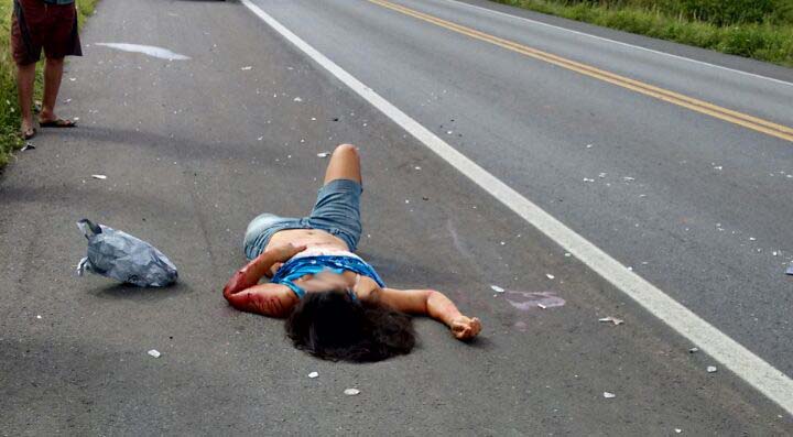 Mulher é atropelada na BR-242 em Itaberaba