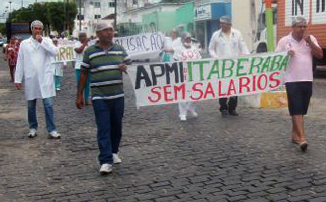 Sem salários, Servidores do Hospital Regional de Itaberaba continuam em greve