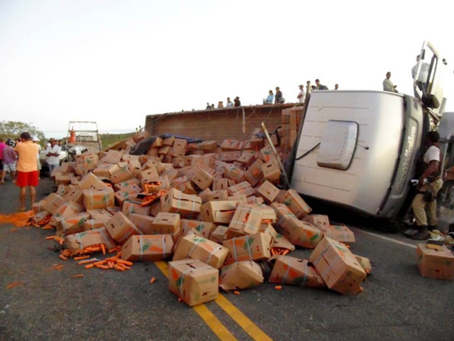 Chapada: Caminhão bate de frente em carro e uma pessoa morre em Baixa Grande