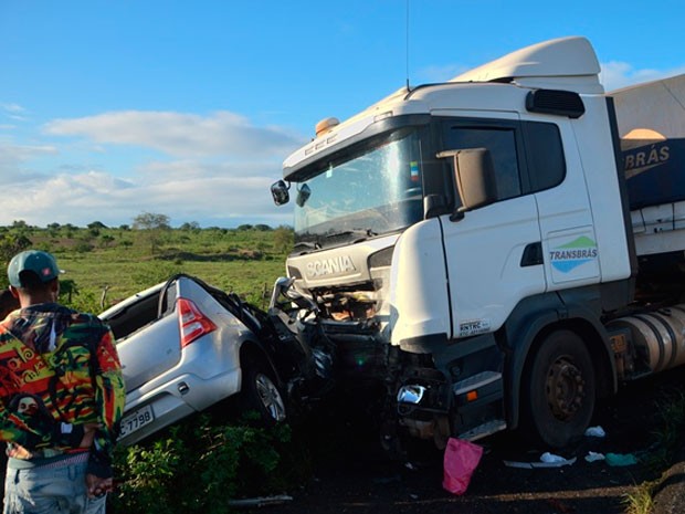Itaberabenses morrem em grave acidente na BR-116, em Santa Bárbara
