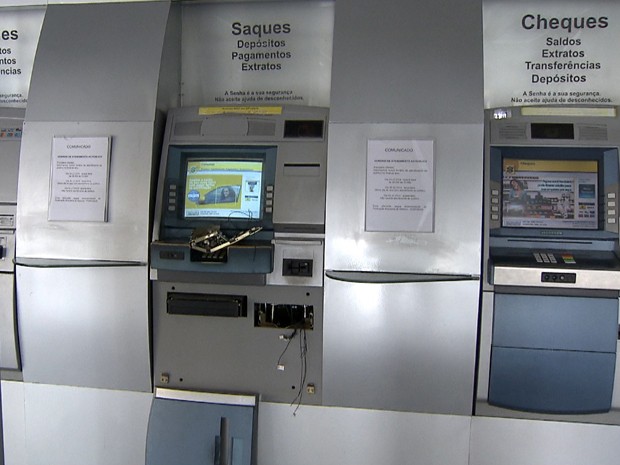 Caixa eletrônico é arrombado no bairro do Costa Azul, em Salvador