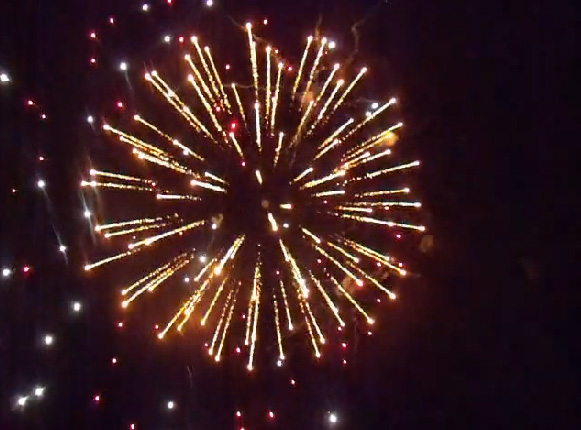 Fogos de artifício marcam chegada de 2013 em Itaberaba. Veja o vídeo