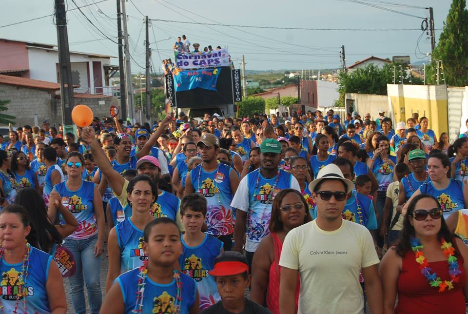 Carnaval do CAPS leva uma multidão às ruas de Itaberaba