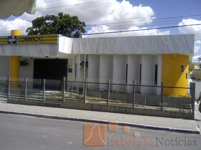 Agência dos correios pega fogo no centro de Itaberaba