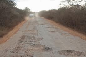 Após briga com o marido, mulher joga veículo em alta velocidade contra paredão na estrada de Iaçu