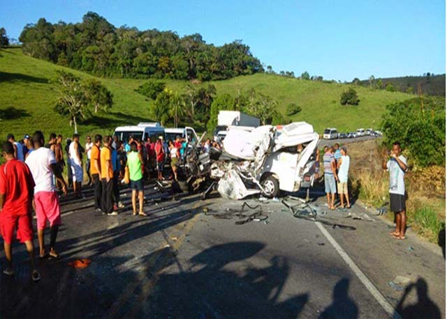 Grave acidente deixa um morto e dois feridos na BA-046