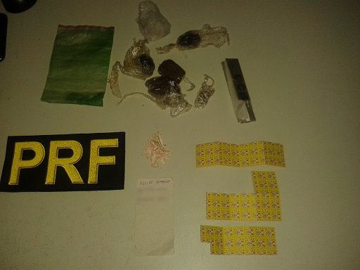 Itaberaba: PRF detém traficantes com diversos entorpecentes na BR 242