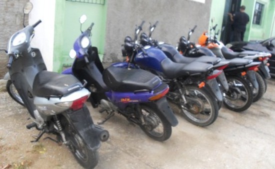 Policia apreende 27 carros e motocicletas