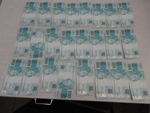 DUAS PESSOAS SÃO PRESAS EM ITABERABA COM DINHEIRO FALSO