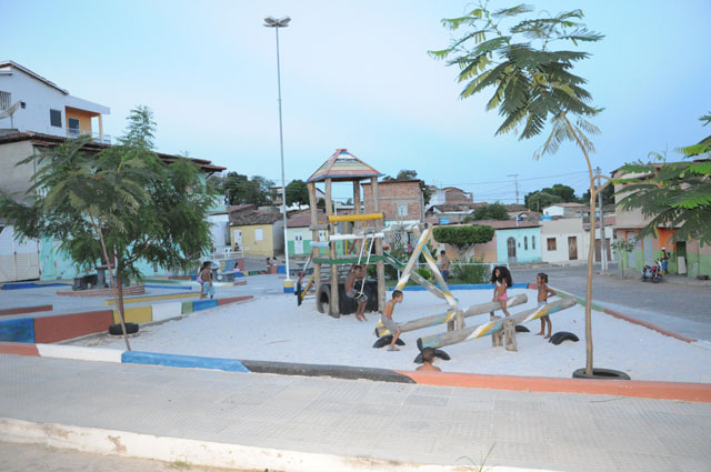 Prefeitura de Itaberaba inaugura rua e praça no bairro Pé do Monte