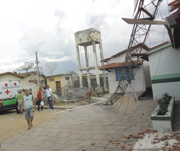 Ventos fortes causam estragos em Várzea da Roça